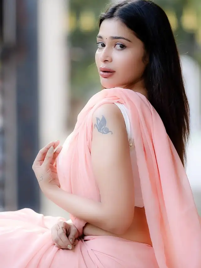 Dharsha Gupta holi pic